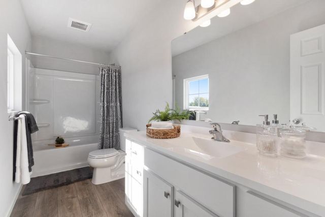 541 Snow Pine Court Ne, Cedar Springs City, MI 49319