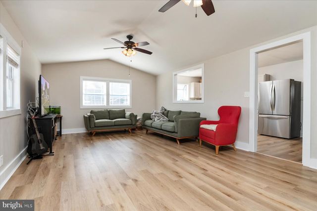 2 SUNSET CIR, Pasadena, MD 21122