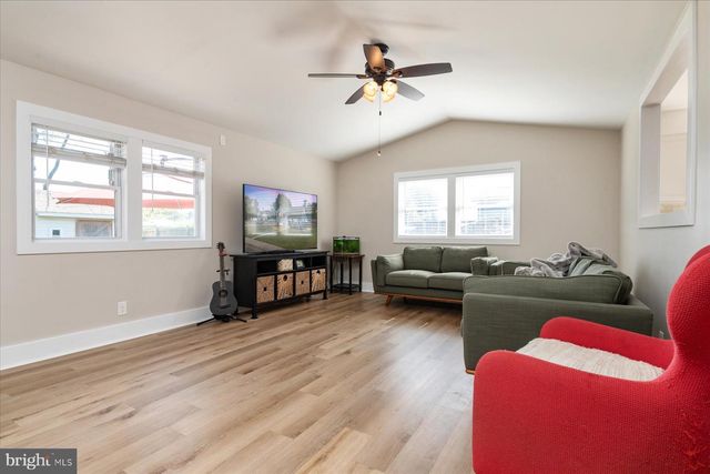 2 SUNSET CIR, Pasadena, MD 21122