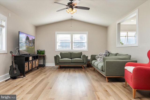 2 SUNSET CIR, Pasadena, MD 21122