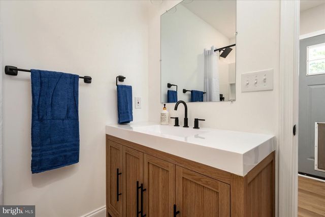 2 SUNSET CIR, Pasadena, MD 21122