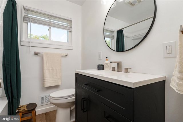 2 SUNSET CIR, Pasadena, MD 21122
