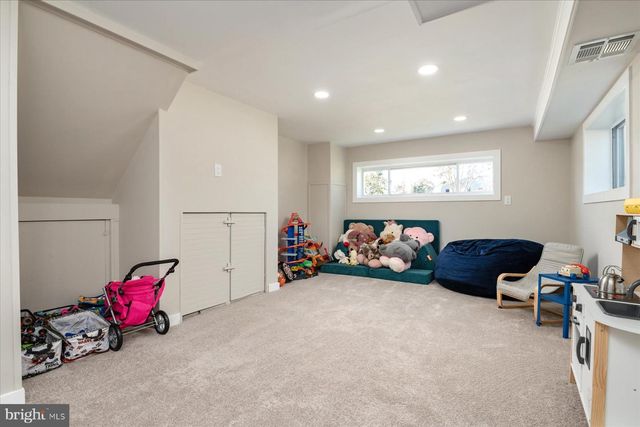 2 SUNSET CIR, Pasadena, MD 21122