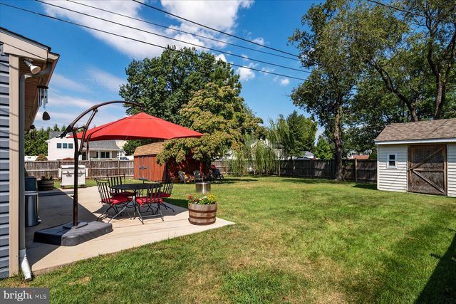 2 SUNSET CIR, Pasadena, MD 21122