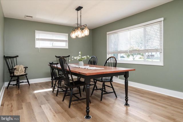 2 SUNSET CIR, Pasadena, MD 21122