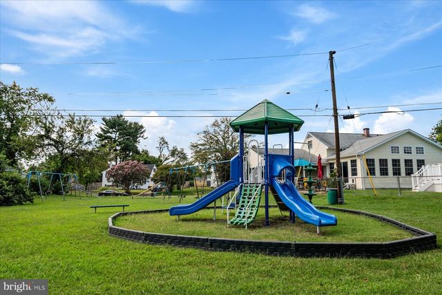 2 SUNSET CIR, Pasadena, MD 21122