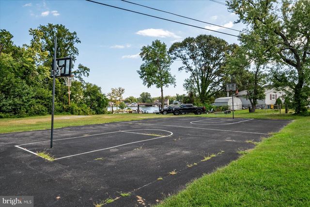 2 SUNSET CIR, Pasadena, MD 21122