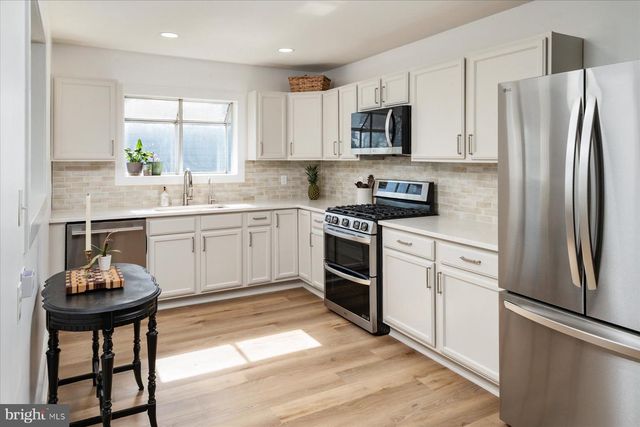 2 SUNSET CIR, Pasadena, MD 21122