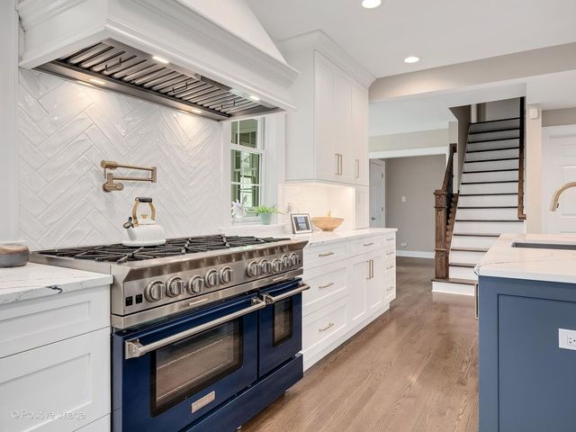260 STONEGATE Road, Clarendon Hills, IL 60514