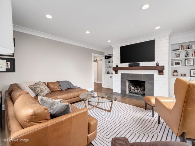 260 STONEGATE Road, Clarendon Hills, IL 60514