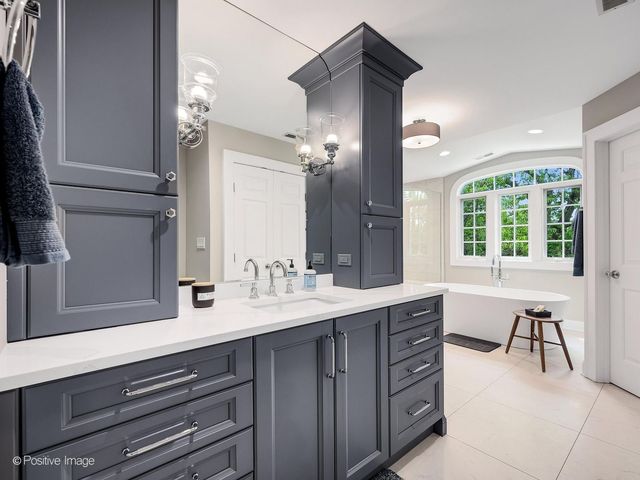 260 STONEGATE Road, Clarendon Hills, IL 60514