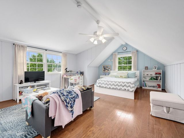 260 STONEGATE Road, Clarendon Hills, IL 60514