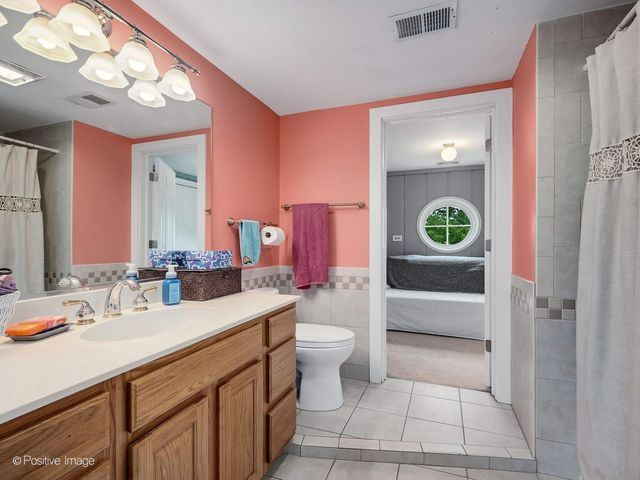 260 STONEGATE Road, Clarendon Hills, IL 60514