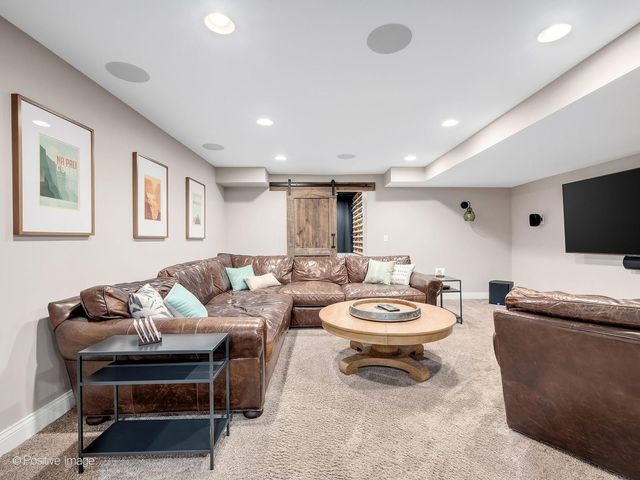 260 STONEGATE Road, Clarendon Hills, IL 60514