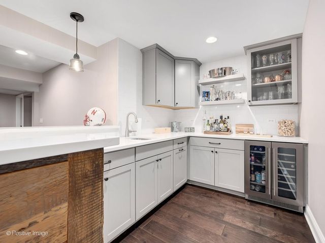 260 STONEGATE Road, Clarendon Hills, IL 60514