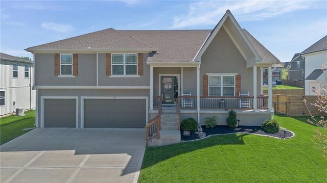 1213 SW Arborway Drive, Lee's Summit, MO 64082