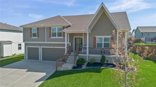 1213 SW Arborway Drive, Lee's Summit, MO 64082