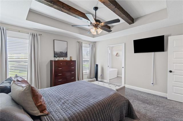 1213 SW Arborway Drive, Lee's Summit, MO 64082