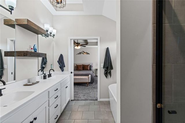 1213 SW Arborway Drive, Lee's Summit, MO 64082