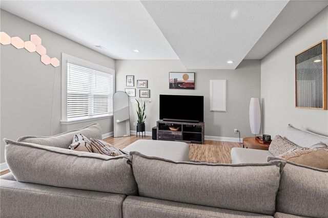 1213 SW Arborway Drive, Lee's Summit, MO 64082