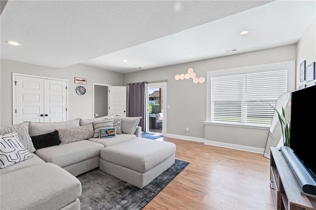 1213 SW Arborway Drive, Lee's Summit, MO 64082