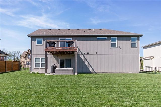 1213 SW Arborway Drive, Lee's Summit, MO 64082