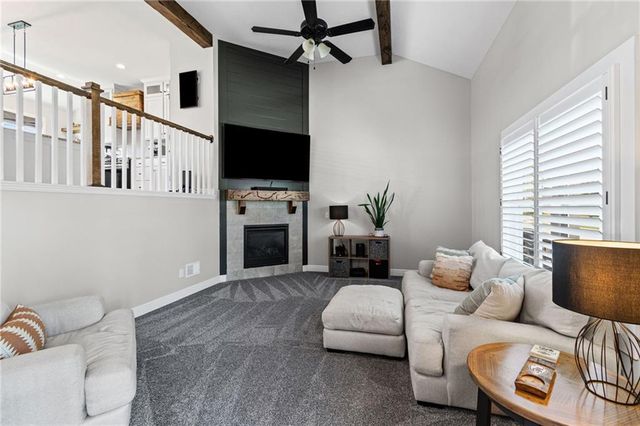 1213 SW Arborway Drive, Lee's Summit, MO 64082