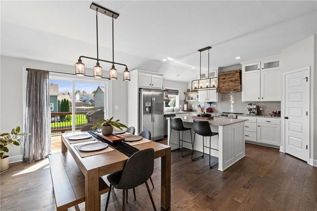 1213 SW Arborway Drive, Lee's Summit, MO 64082