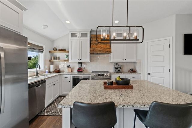 1213 SW Arborway Drive, Lee's Summit, MO 64082