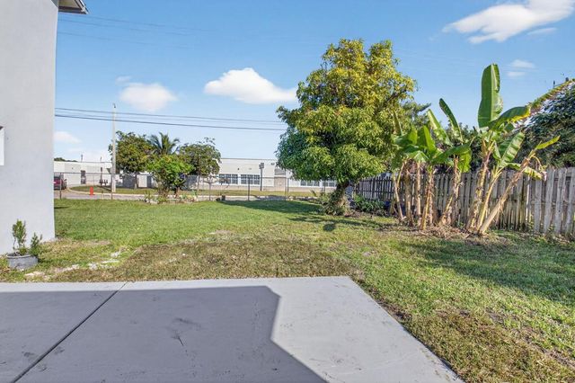 379 NW 23rd Street, Boca Raton, FL 33431