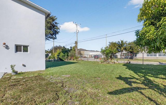 379 NW 23rd Street, Boca Raton, FL 33431