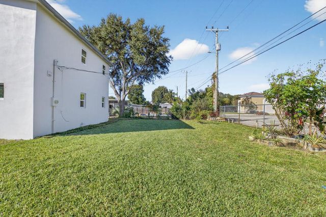 379 NW 23rd Street, Boca Raton, FL 33431