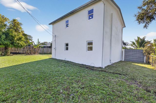 379 NW 23rd Street, Boca Raton, FL 33431