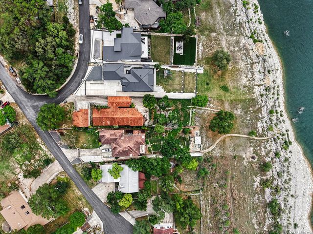 1010 Village Shore Dr, Canyon Lake, TX 78133