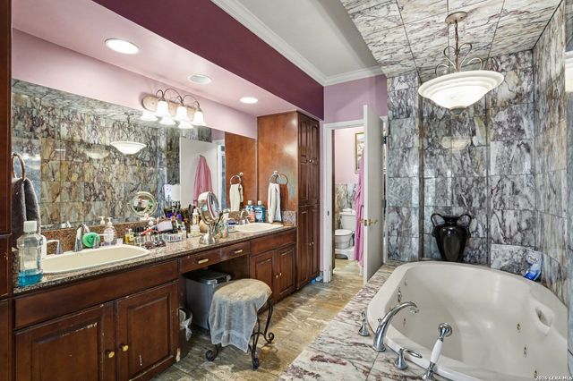 1010 Village Shore Dr, Canyon Lake, TX 78133