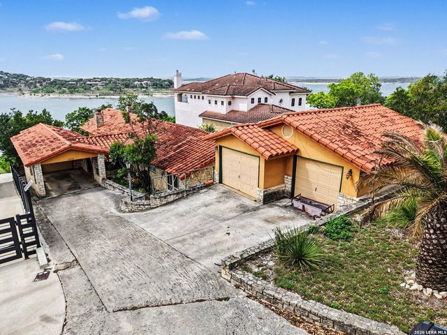 1010 Village Shore Dr, Canyon Lake, TX 78133