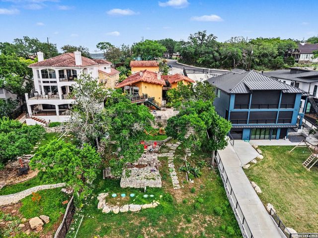 1010 Village Shore Dr, Canyon Lake, TX 78133