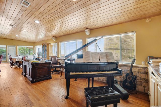 1010 Village Shore Dr, Canyon Lake, TX 78133