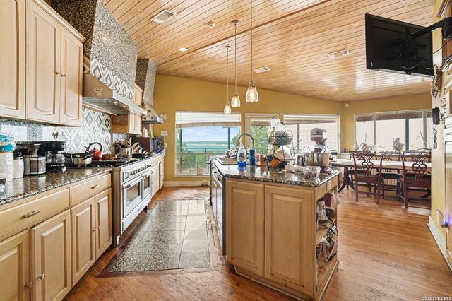 1010 Village Shore Dr, Canyon Lake, TX 78133
