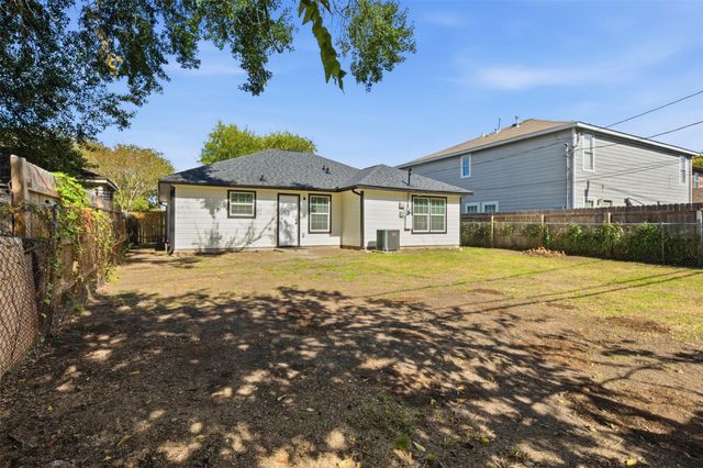 111 Calvin Street, Pasadena, TX 77506