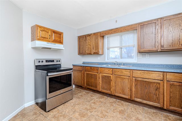 1241 E 17th Court, Des Moines, IA 50316