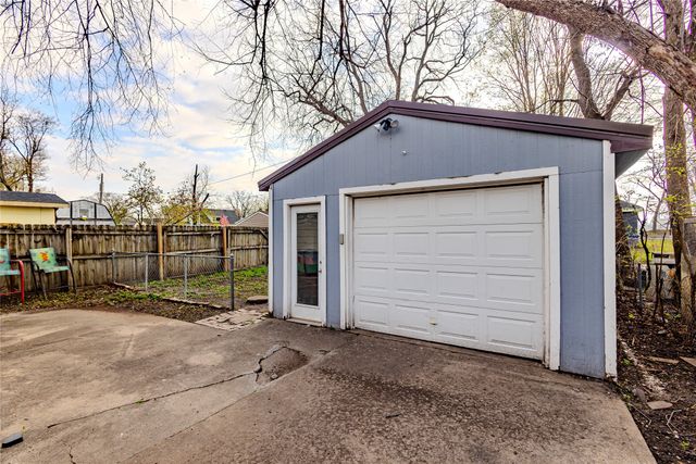 1241 E 17th Court, Des Moines, IA 50316