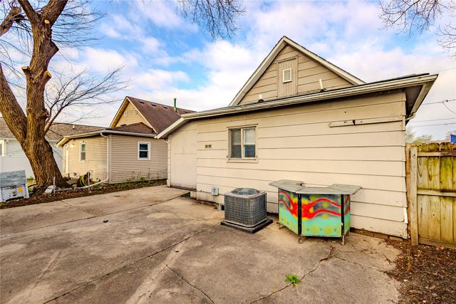 1241 E 17th Court, Des Moines, IA 50316