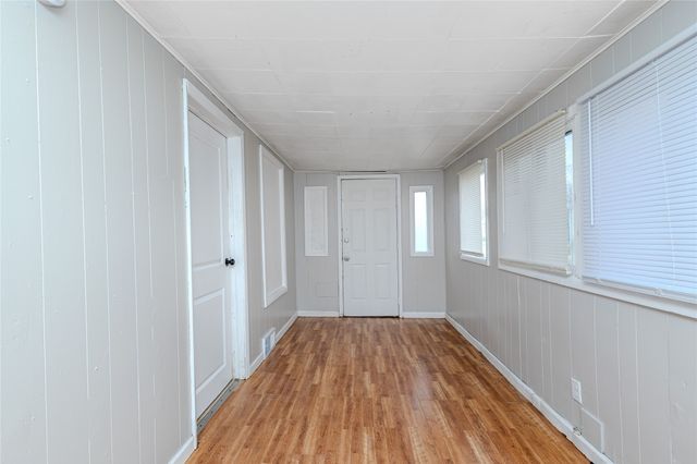 1241 E 17th Court, Des Moines, IA 50316