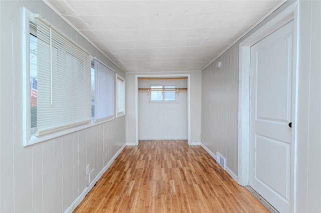 1241 E 17th Court, Des Moines, IA 50316