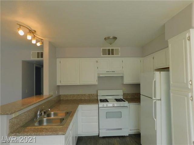 5710 East Tropicana Avenue 2184, Las Vegas, NV 89122