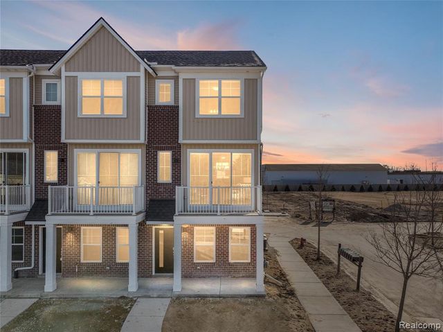30037 Center Street 20, New Hudson, MI 48165