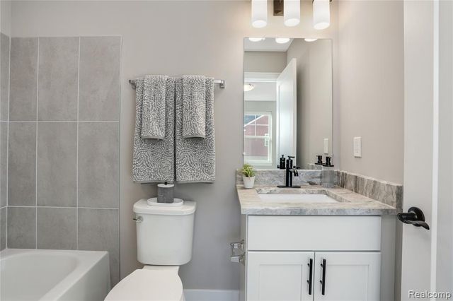 30037 Center Street 20, New Hudson, MI 48165