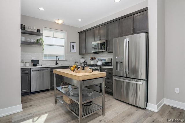 30037 Center Street 20, New Hudson, MI 48165