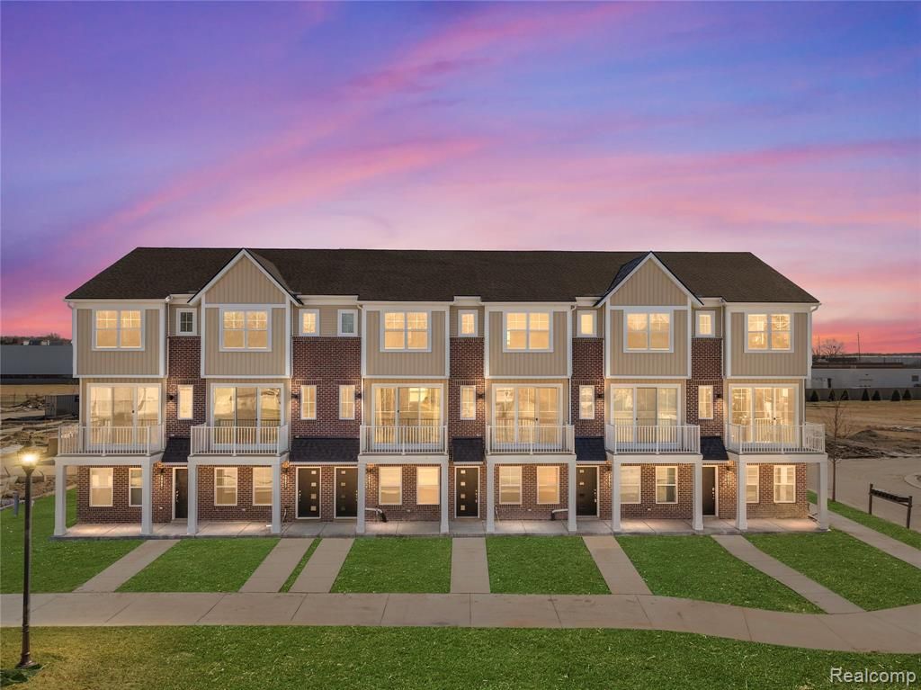 30037 Center Street 20, New Hudson, MI 48165